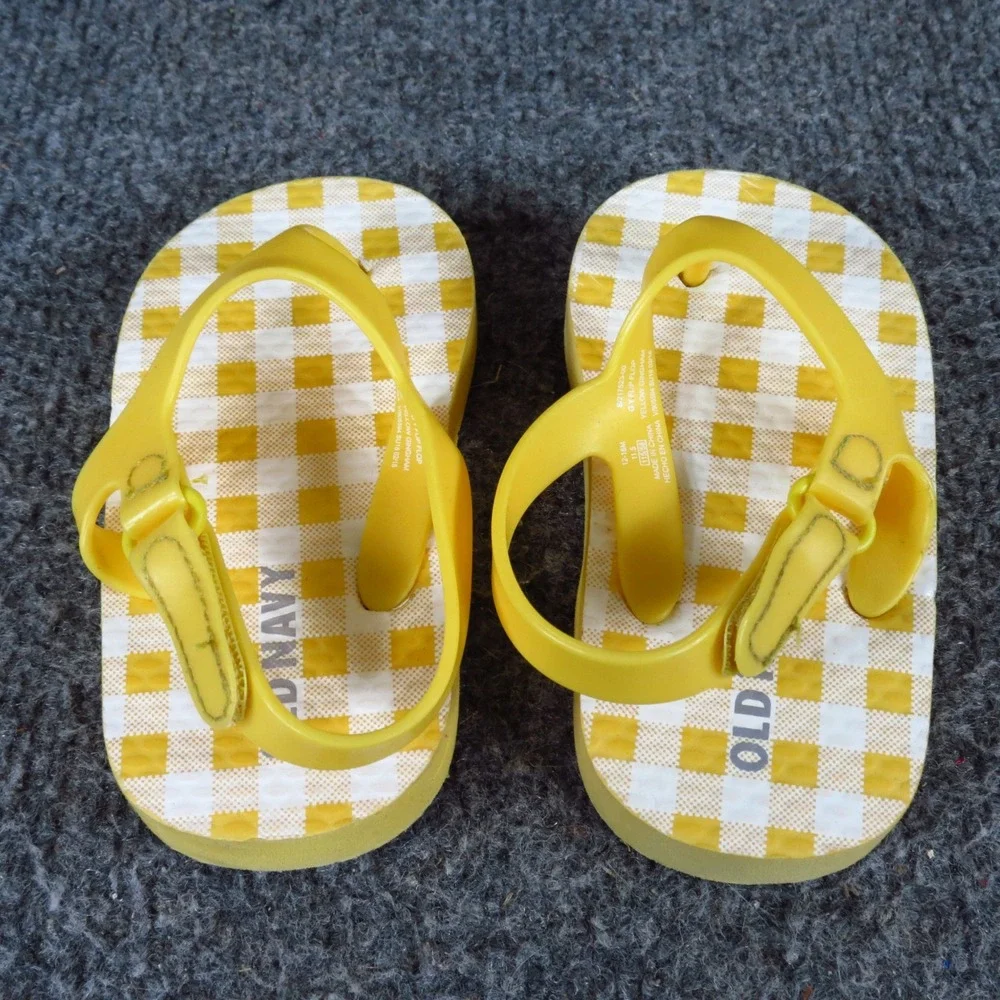 Old Navy‎ Gingham Baby Girls Flip Flop Sandals Size 4 Summer Beach Yellow White
